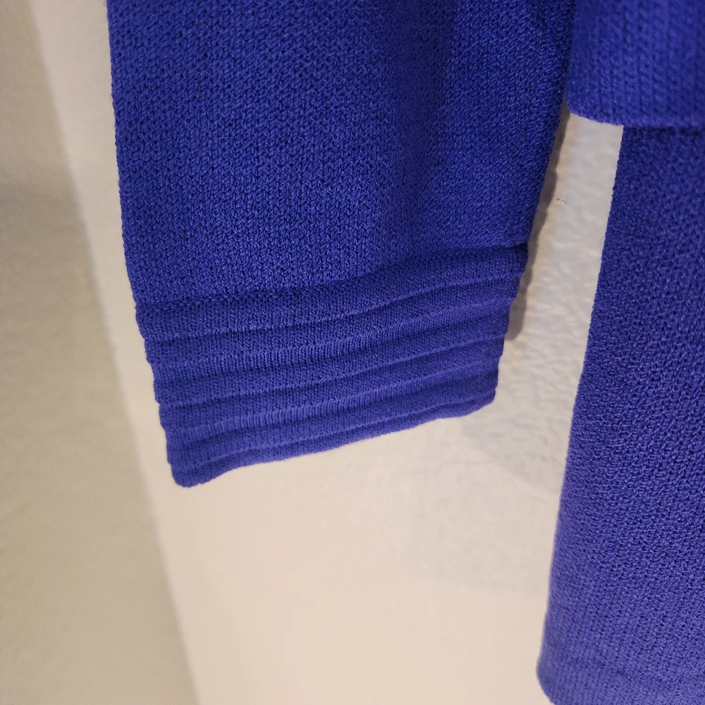 St. John 2 Piece Suit - Picture 4 of 8